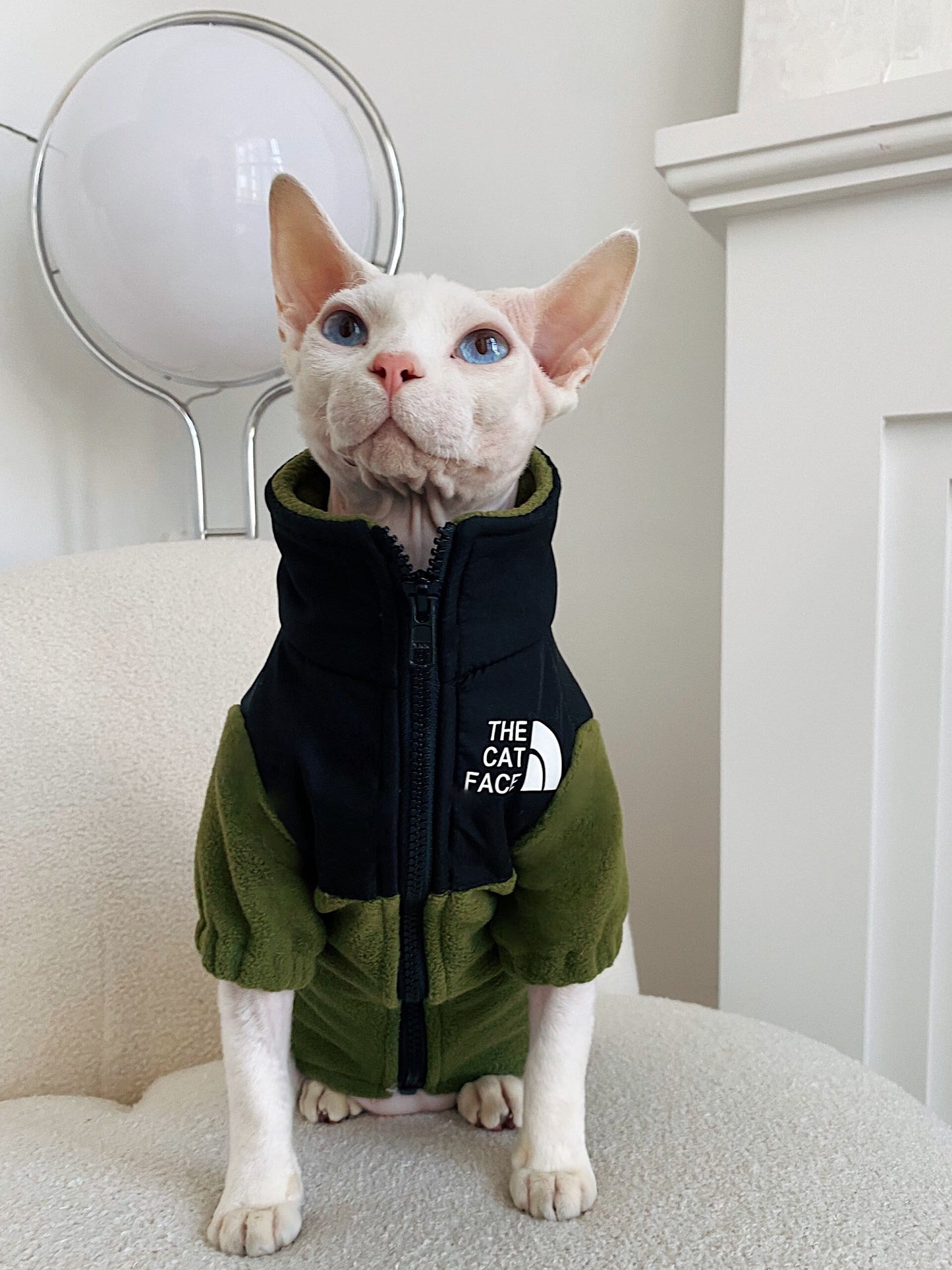 "The Cat Face" outfit with zip up